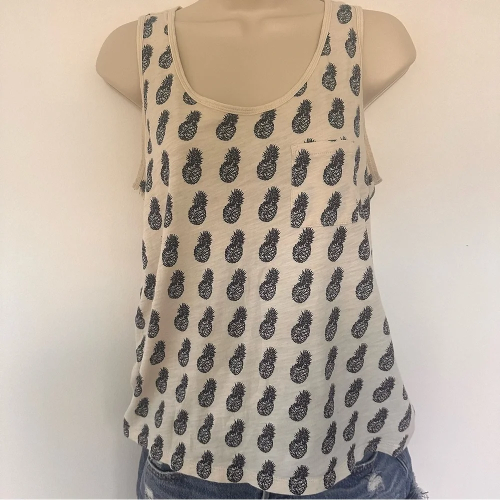 Women’s J. Crew Cream and Navy Blue Pineapple Cotton Tank Top Pocket Size XS